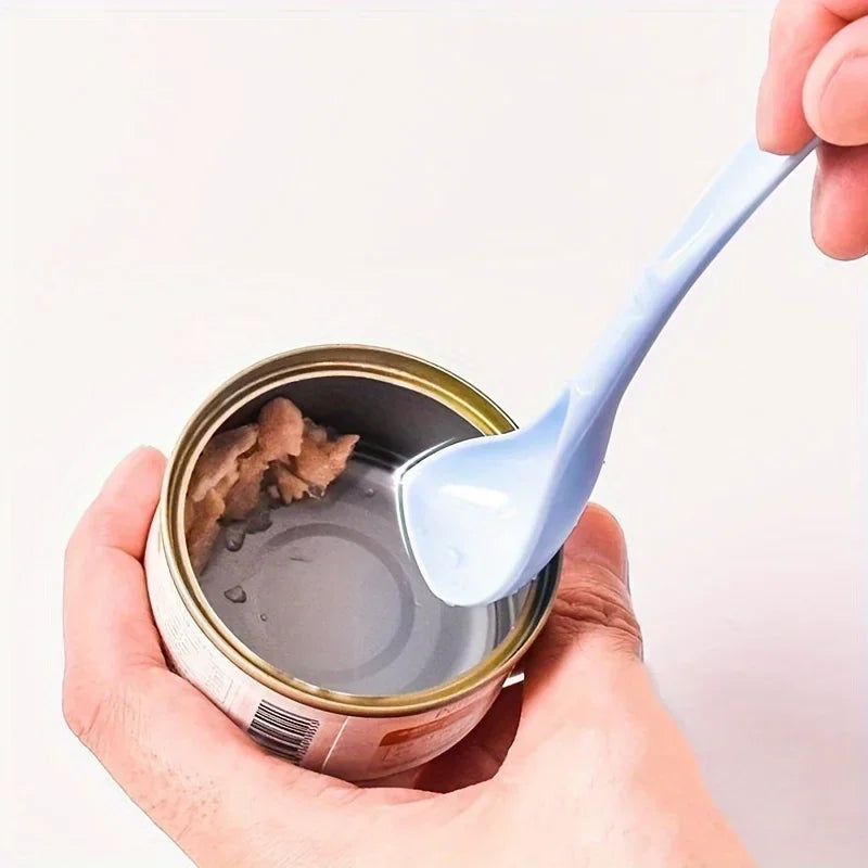 Pet food can lid with spoon
