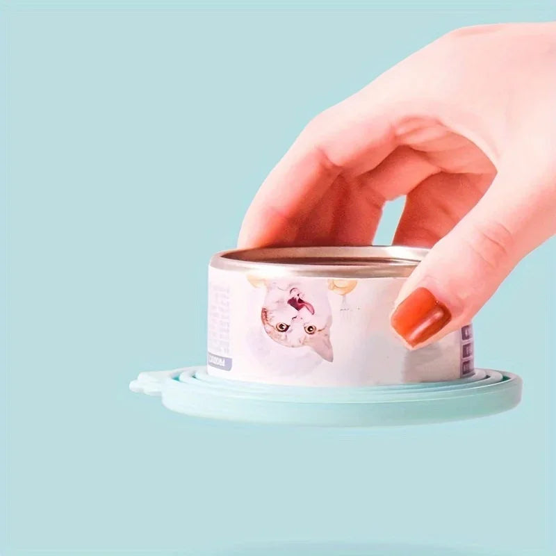Pet food can lid with spoon