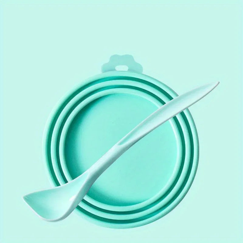 Pet food can lid with spoon